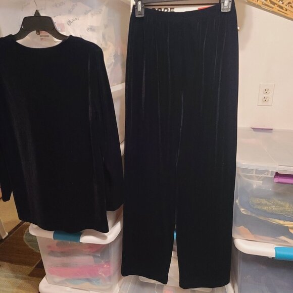 Vintage Leslie Fay Black Velvet Pant Suit Size Small - Picture 3 of 7